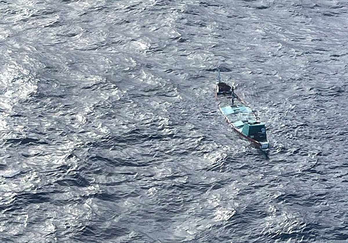 Cayuco hundido en El Hierro del que se ha podido rescatar a 9 migrantes