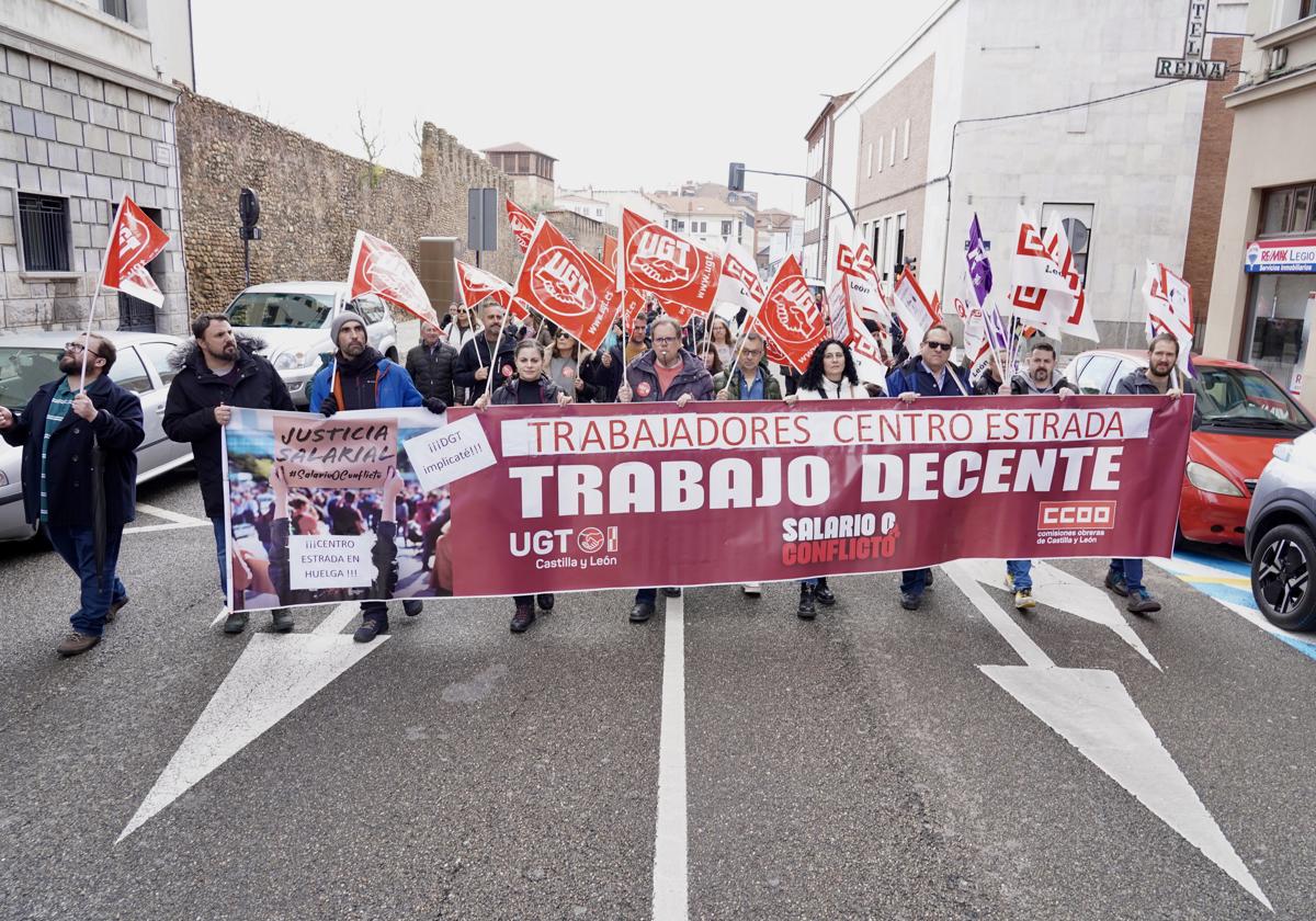 Protesta de los trabajadores del Centro Estrada