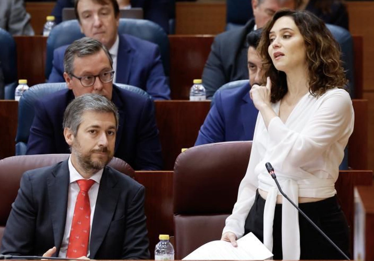 La presidenta de la Comunidad de Madrid, Isabel Díaz Ayuso, en el Pleno de la Asamblea