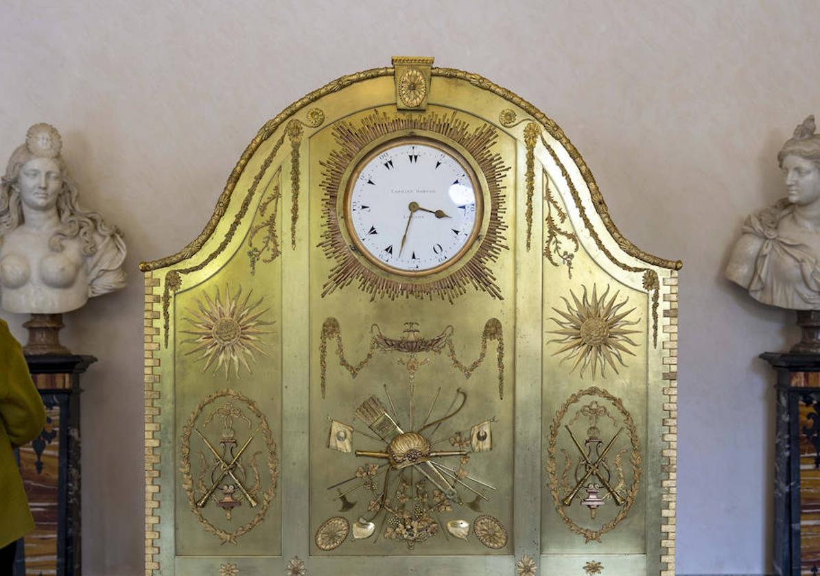 Detalle del 'Reloj organizado turco', que vuelve a sonar en el Palacio Real de La Granja tras su restauración