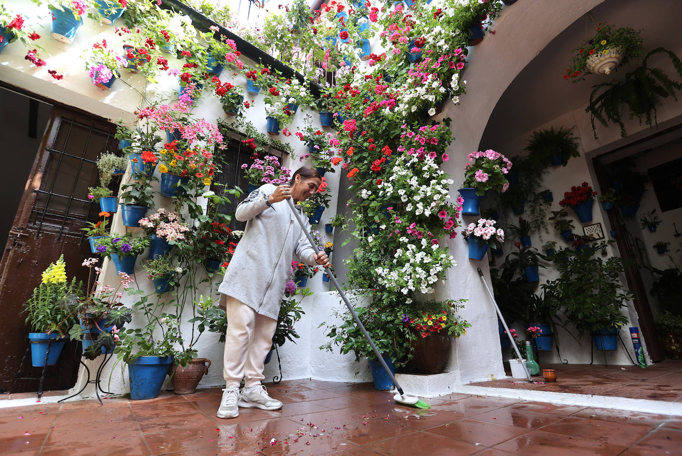 Fotos: los preparativos para el comienzo de los Patios de Córdoba