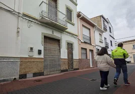 Imagen de la vivienda de Rafelcofer (Valencia) en la que se halló el cuerpo sin vida de la víctima