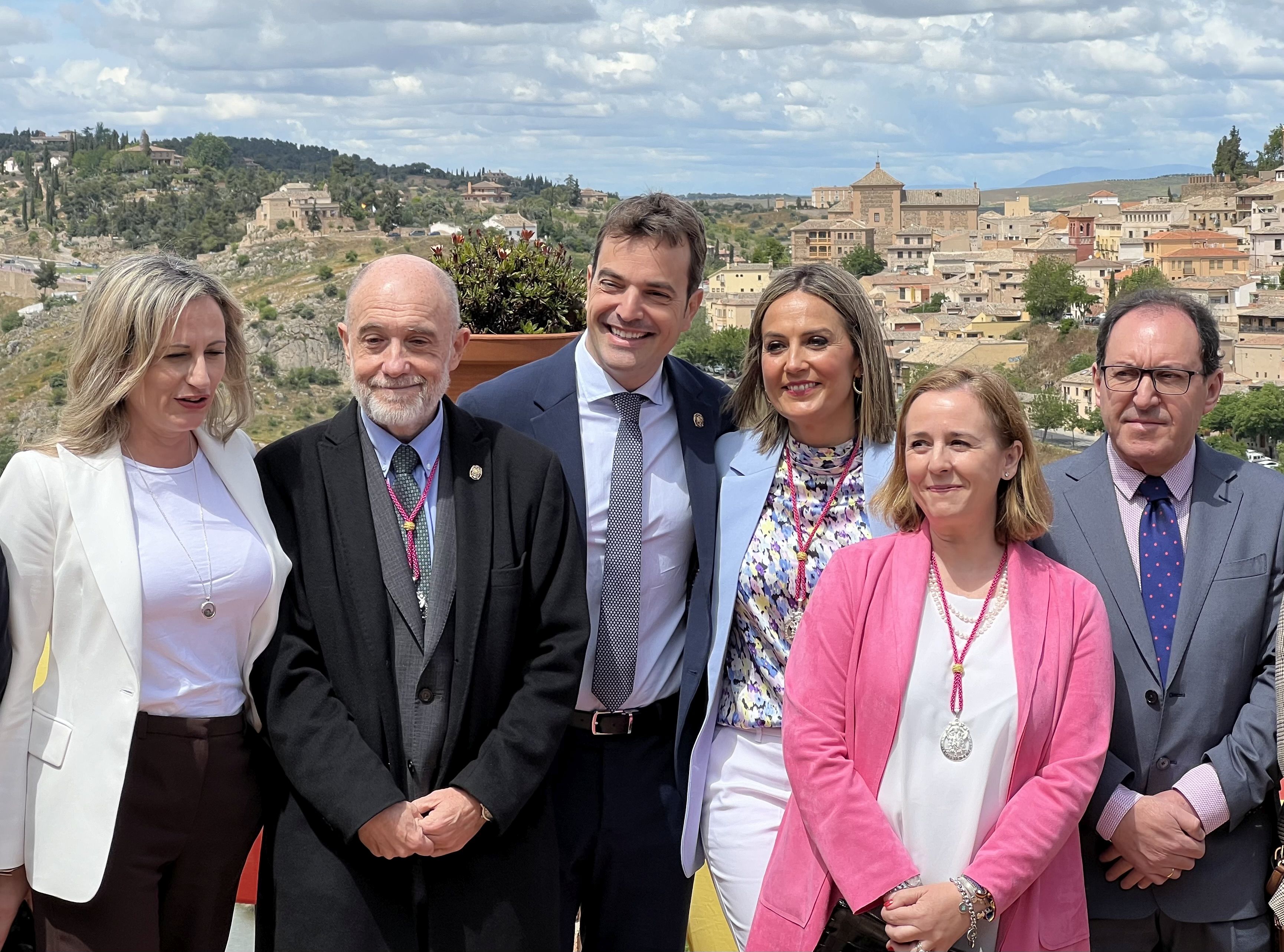 Multitudinario y frío Día del Valle en Toledo