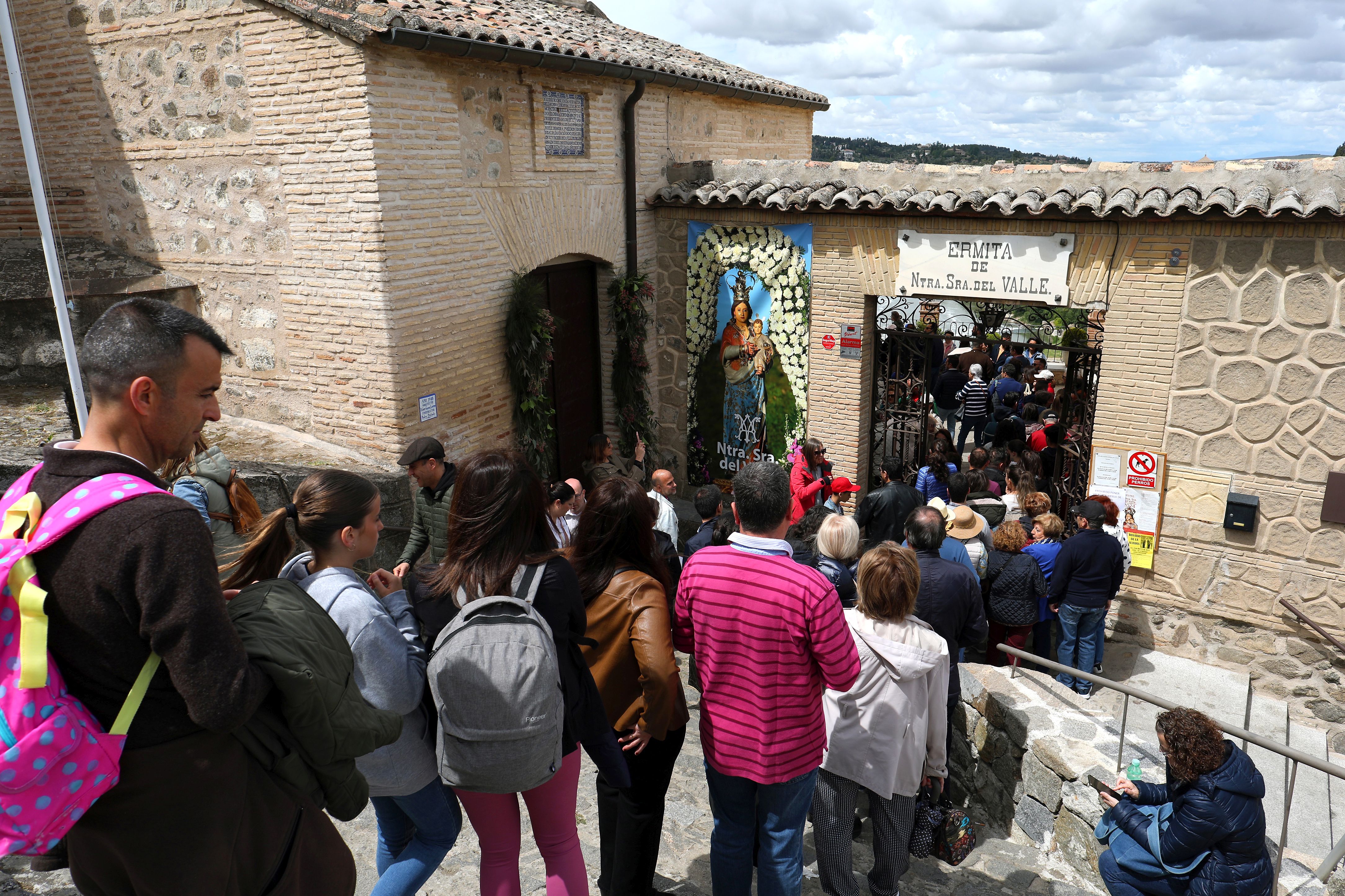 Multitudinario y frío Día del Valle en Toledo