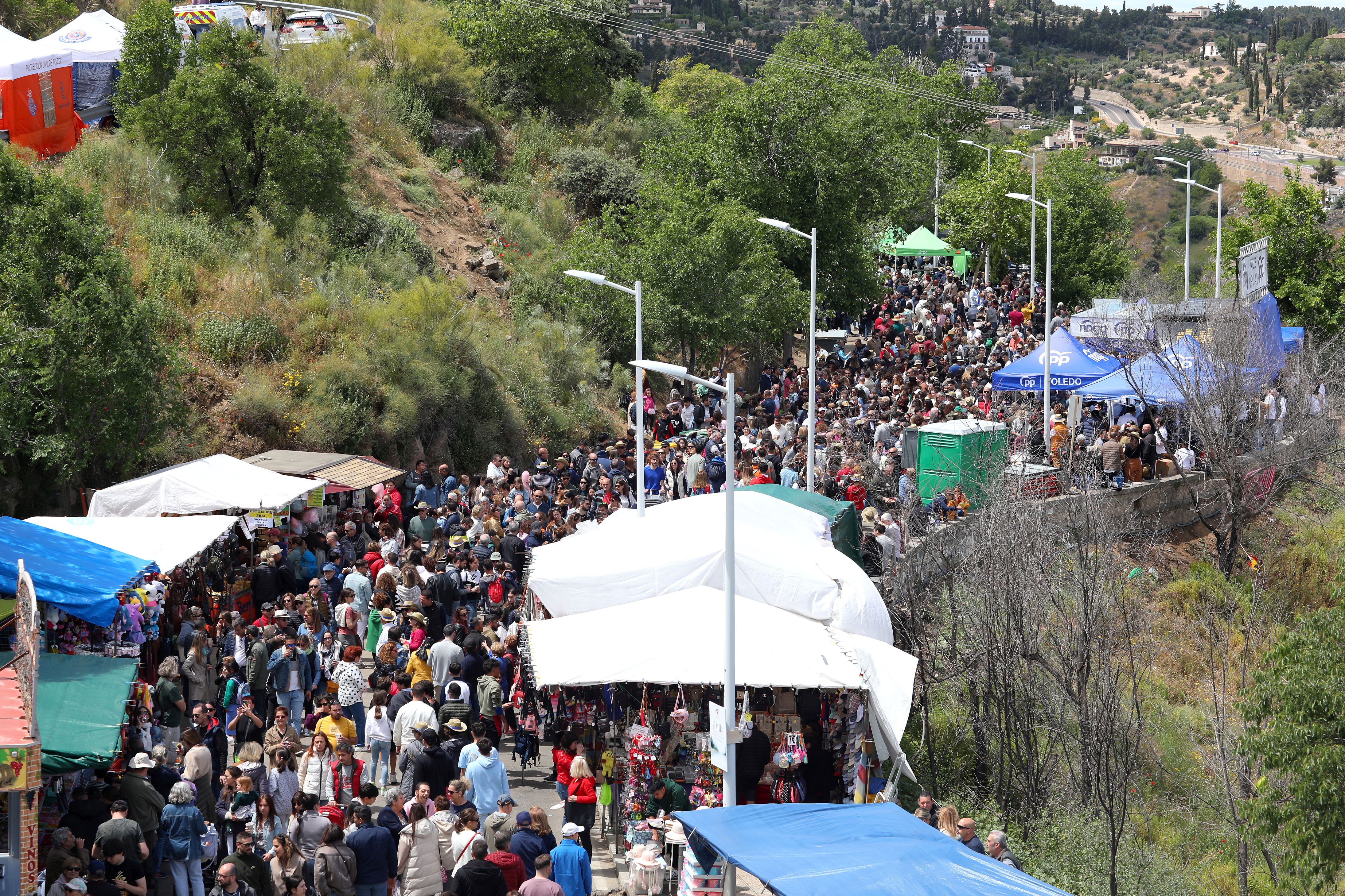 Multitudinario y frío Día del Valle en Toledo