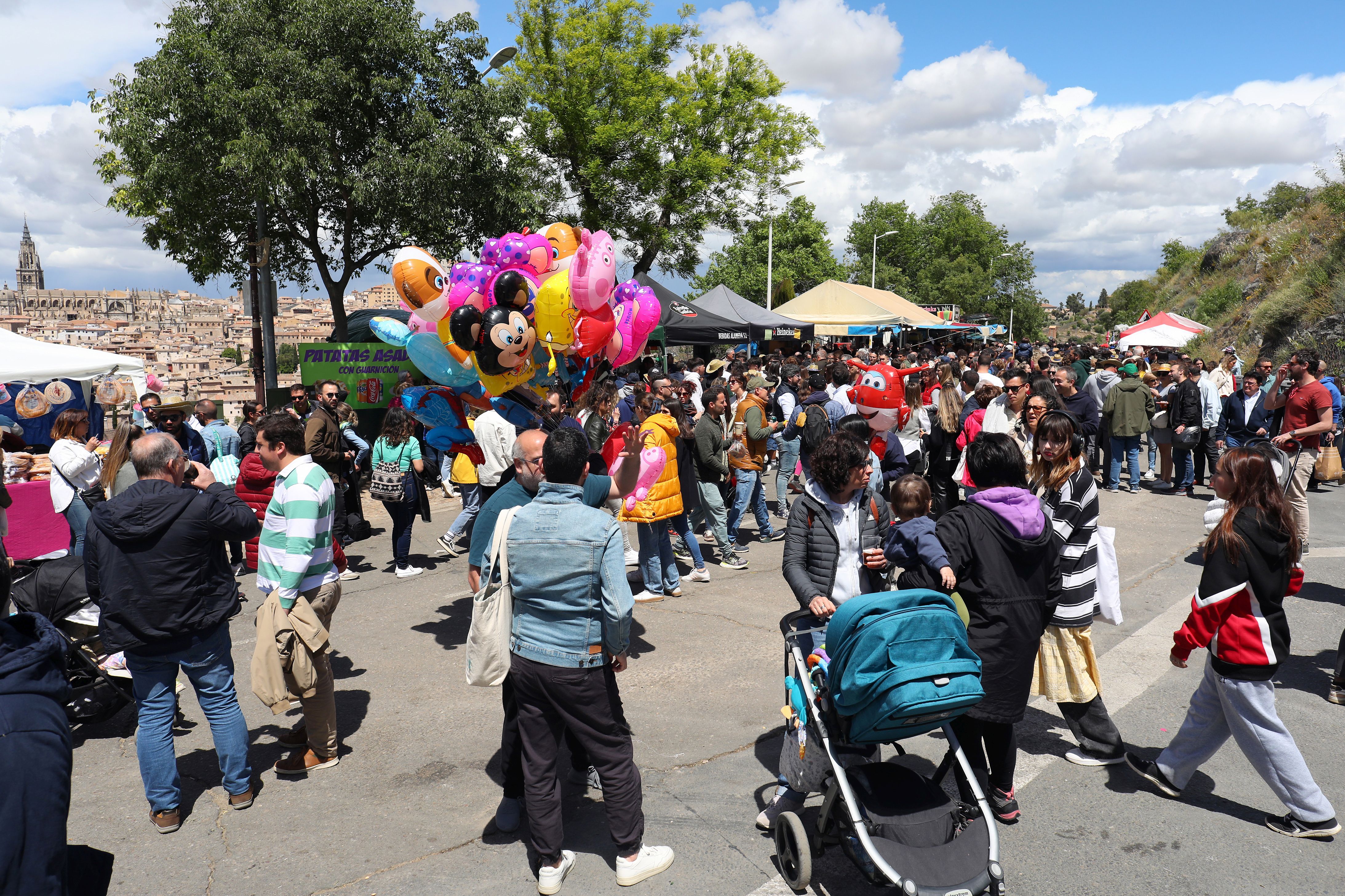 Multitudinario y frío Día del Valle en Toledo