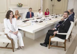 Isabel Díaz Ayuso, con su equipo de Gobierno en su primera reunión