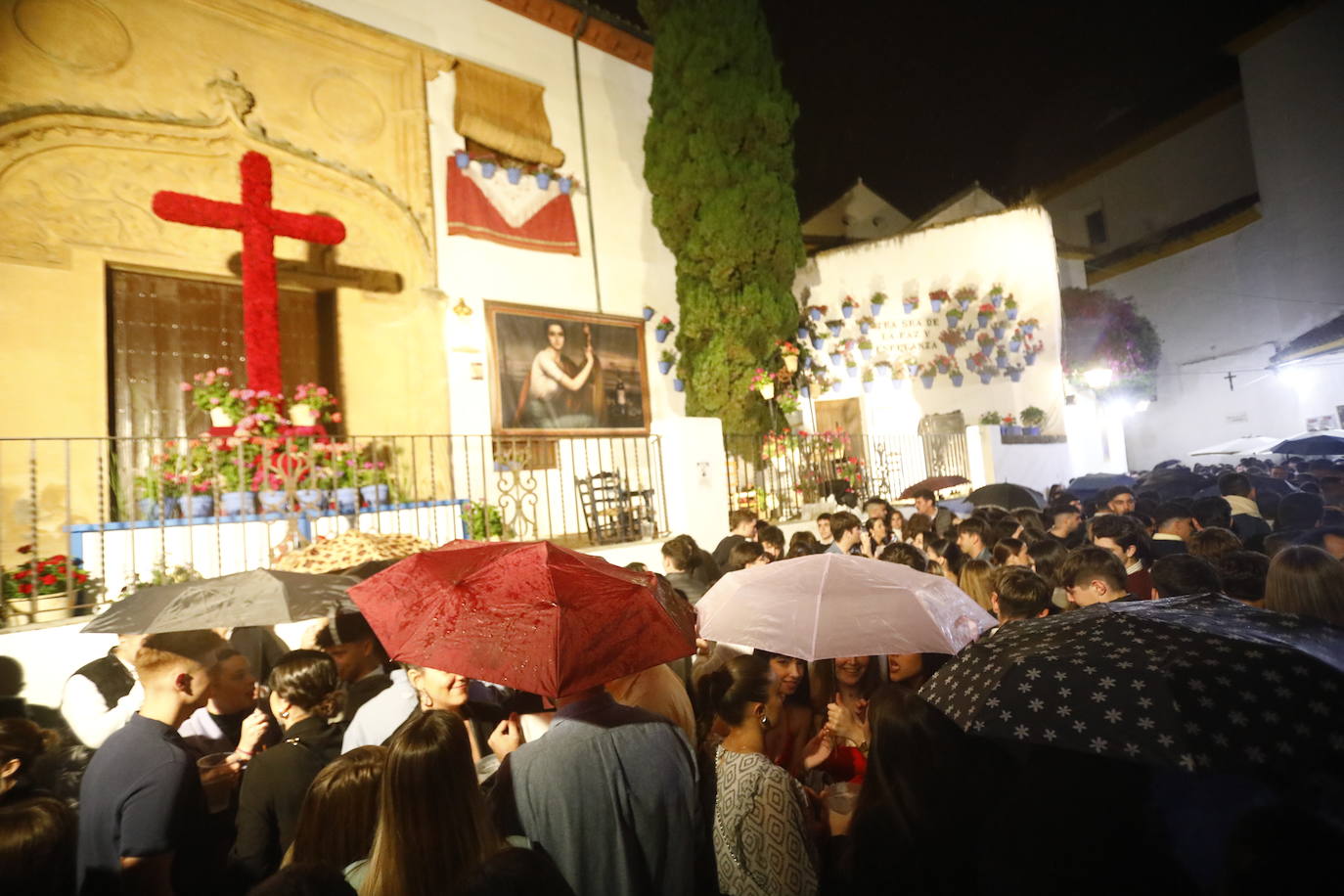 Cruz de la Cuesta del Bailío la última noche de celebración