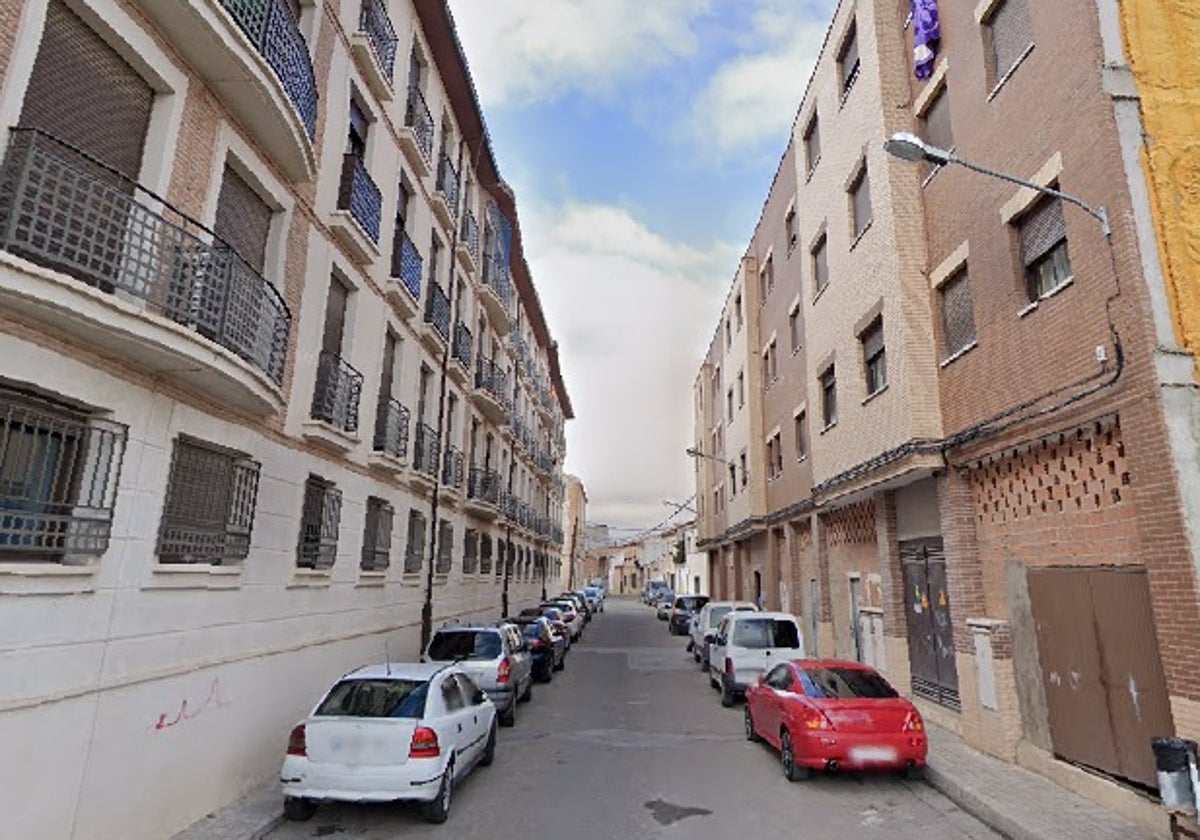 Muere un hombre de 70 años al caer por una ventana de un piso en Ocaña:  «Regaba sus plantas»