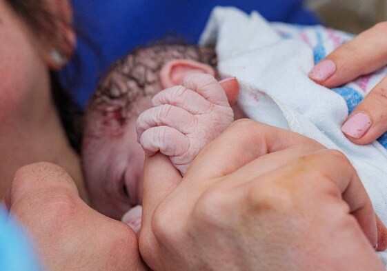 Imagen de archivo de un recién nacido en el hospital