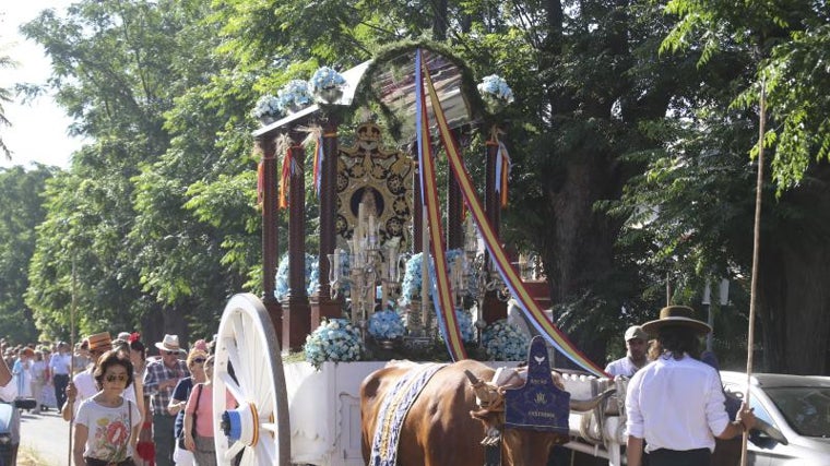 Simpecado de la hermandad del Rocío Castrense