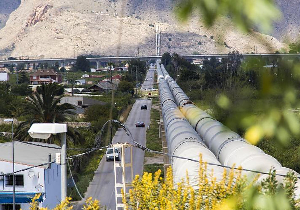 Conducciones del travase Tajo-Segura a su paso por Orihuela.