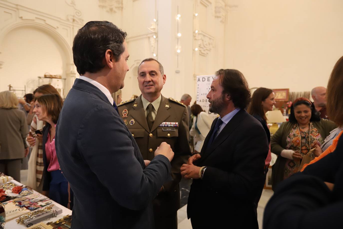 Las imágenes de la inauguración del Baratillo de Adevida en Córdoba