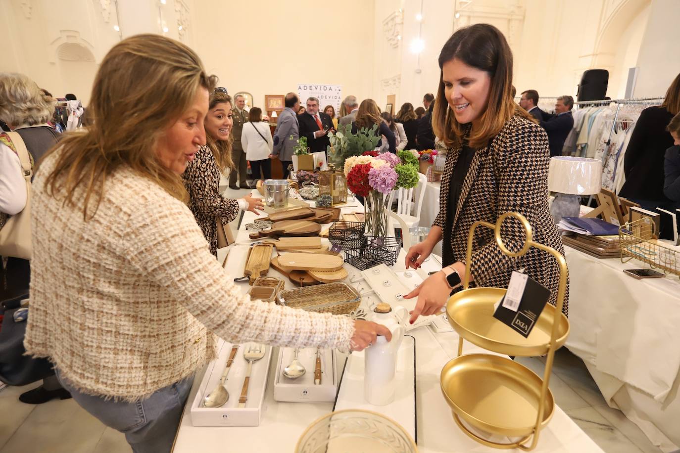 Las imágenes de la inauguración del Baratillo de Adevida en Córdoba