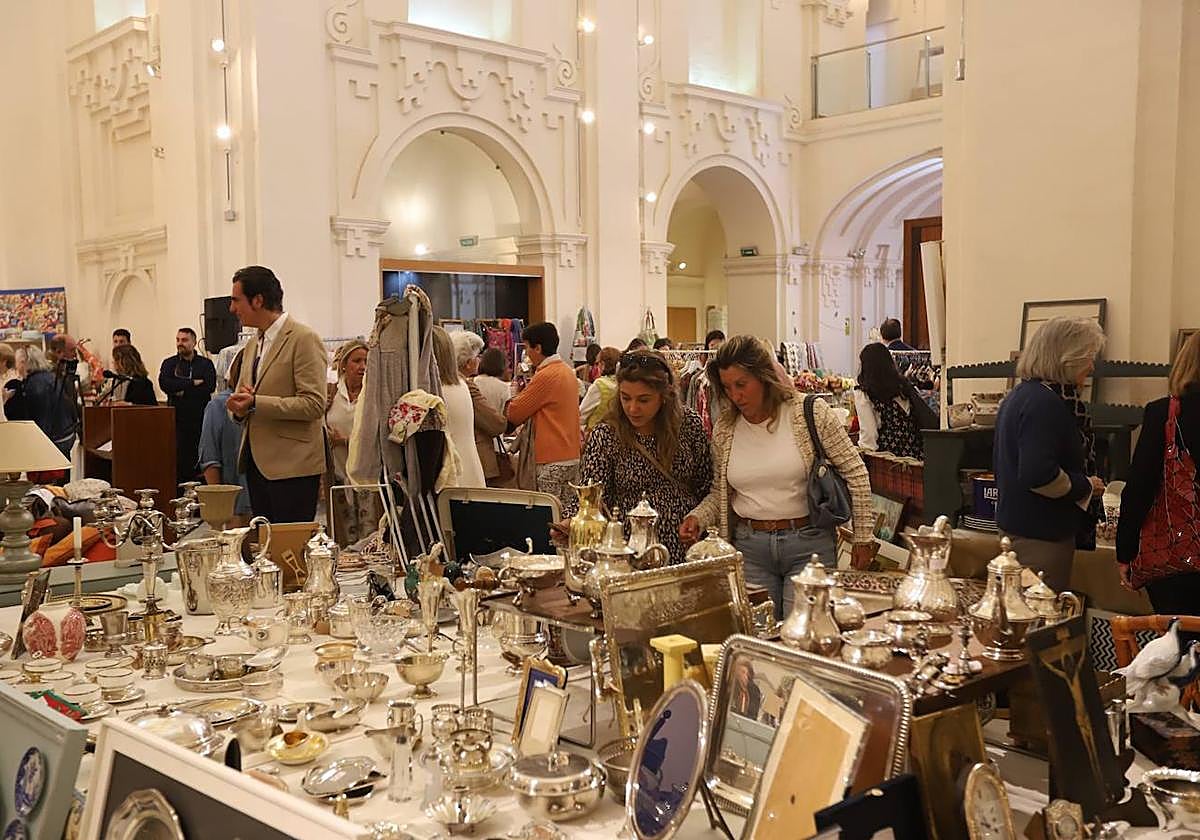 Las imágenes de la inauguración del Baratillo de Adevida en Córdoba