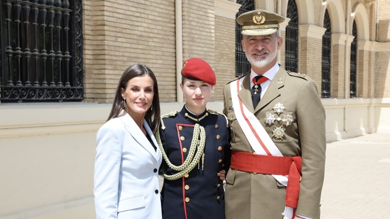 Los Reyes, junto a la Princesa Leonor, esta mañana en la Academia General Militar