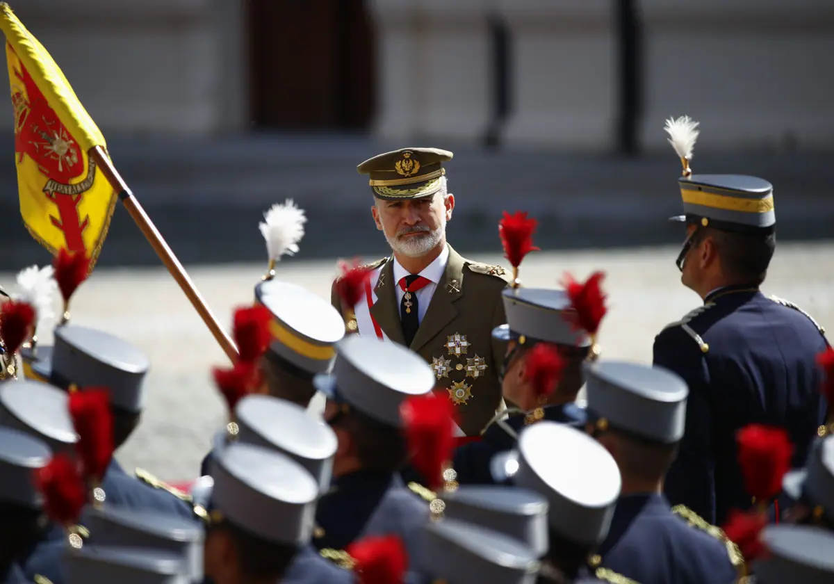 El Rey Felipe VI vuelve a jurar bandera en la Academia General Militar de Zaragoza 40 años después