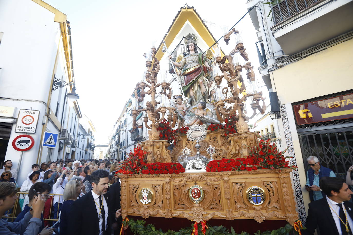 Fotos: La elegante procesión del Arcángel San Rafael en Córdoba