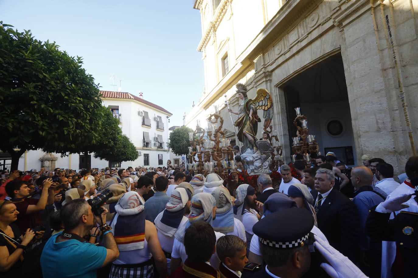 Fotos: La elegante procesión del Arcángel San Rafael en Córdoba