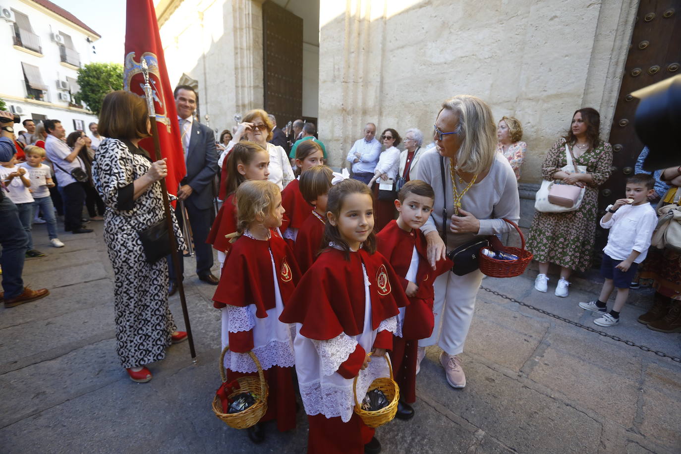 Fotos: La elegante procesión del Arcángel San Rafael en Córdoba