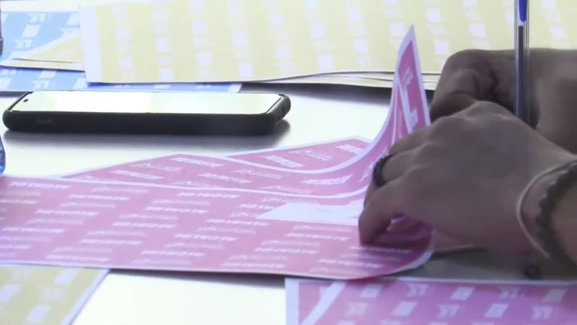 Panamá elige entre largas colas y calor a un nuevo presidente que &quot;haga bien su trabajo&quot;