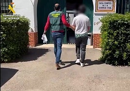 Detienen a un joven de 18 años por distribuir fotos porno de compañeras de instituto e influencers creadas con Inteligencia Artificial