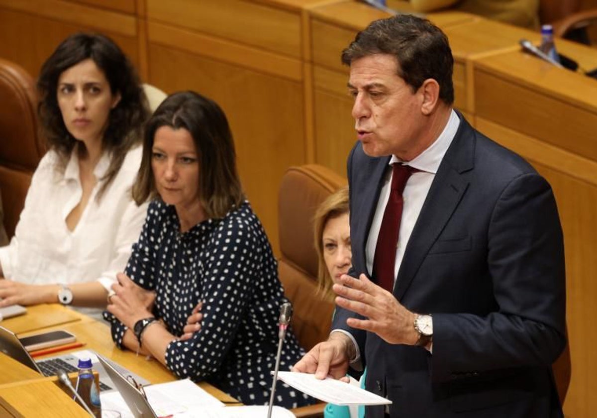 José Ramón Gómez Besteiro, portavoz del Grupo Socialista, en el primer pleno de la legislatura del Parlamento gallego