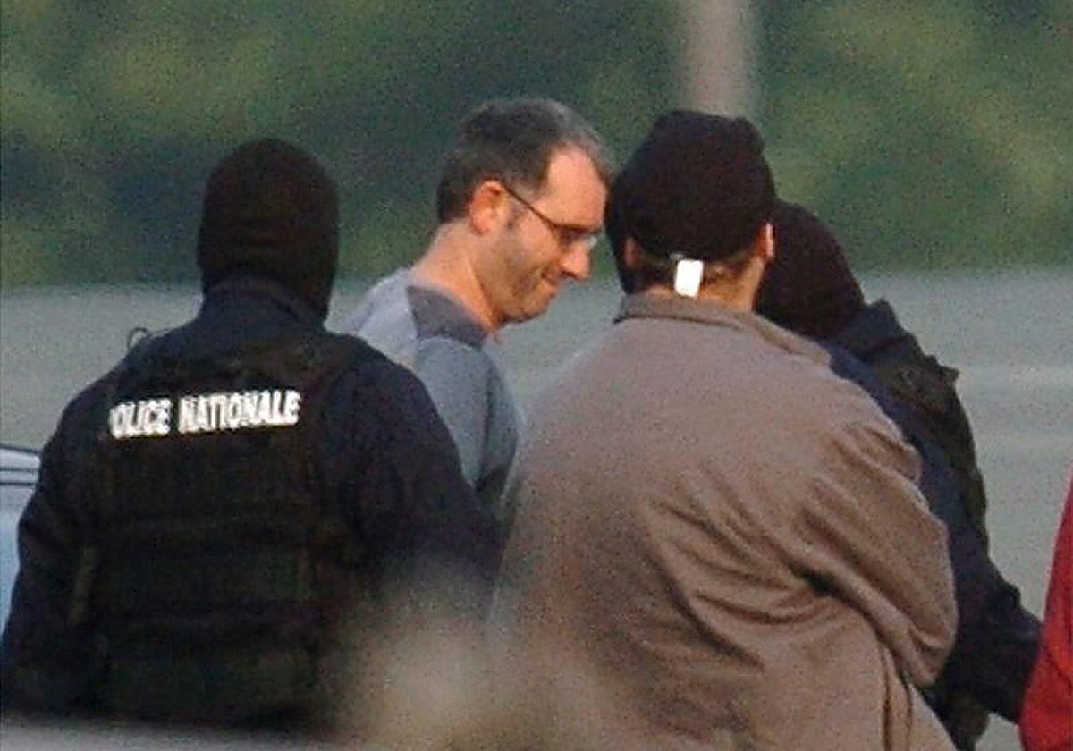 Policias franceses rodean al miembro de ETA Mikel Albizu Iriarte, «Mikel Antza»