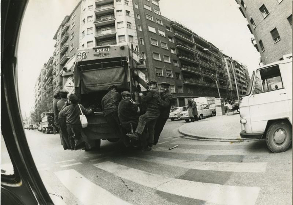 Antiguo camión de basura de Madrid de 1972