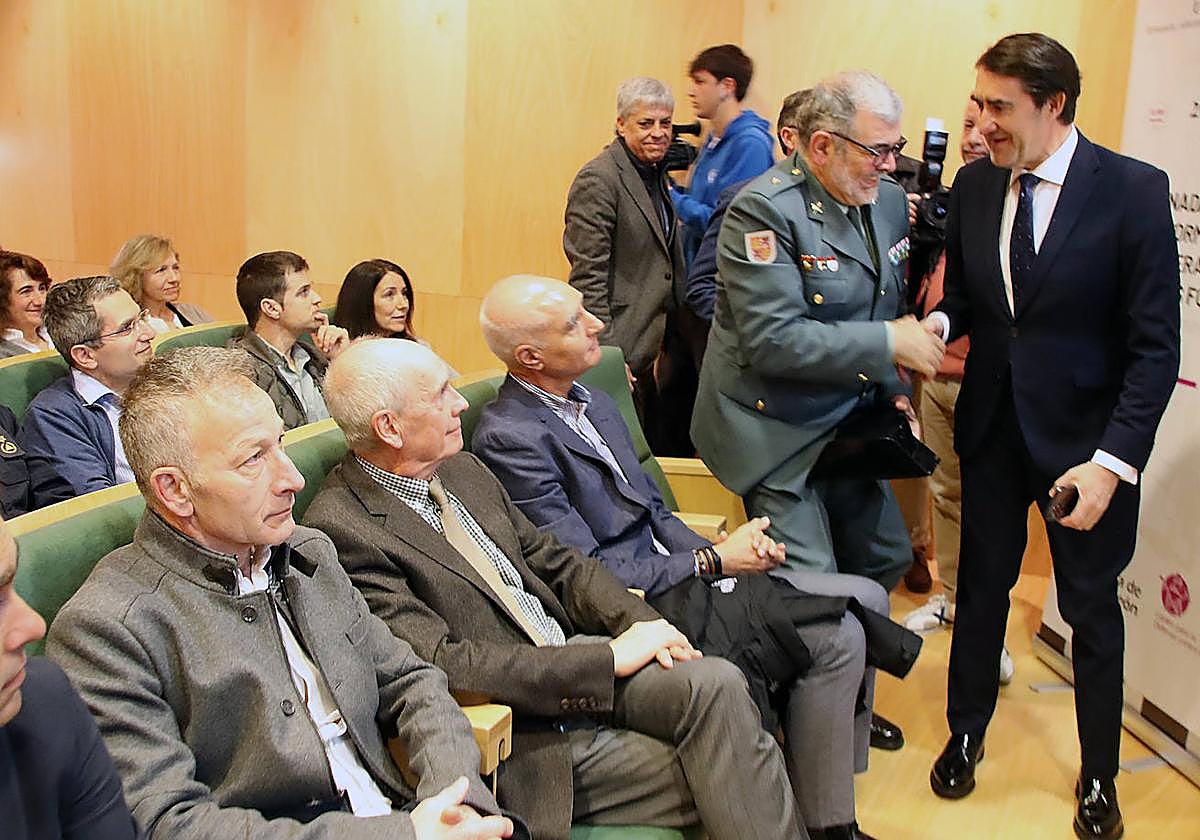 El consejero de Medio Ambiente, Vivienda y Ordenación del Territorio, Juan Carlos Suárez-Quiñones, inaugura la Jornada Técnica de Cooperación de Incendios Forestales