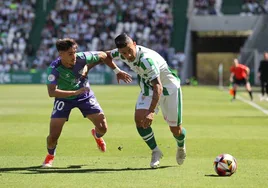 El blanquiverde Kuki Zalazar durante el último partido del Córdoba en El Arcángel
