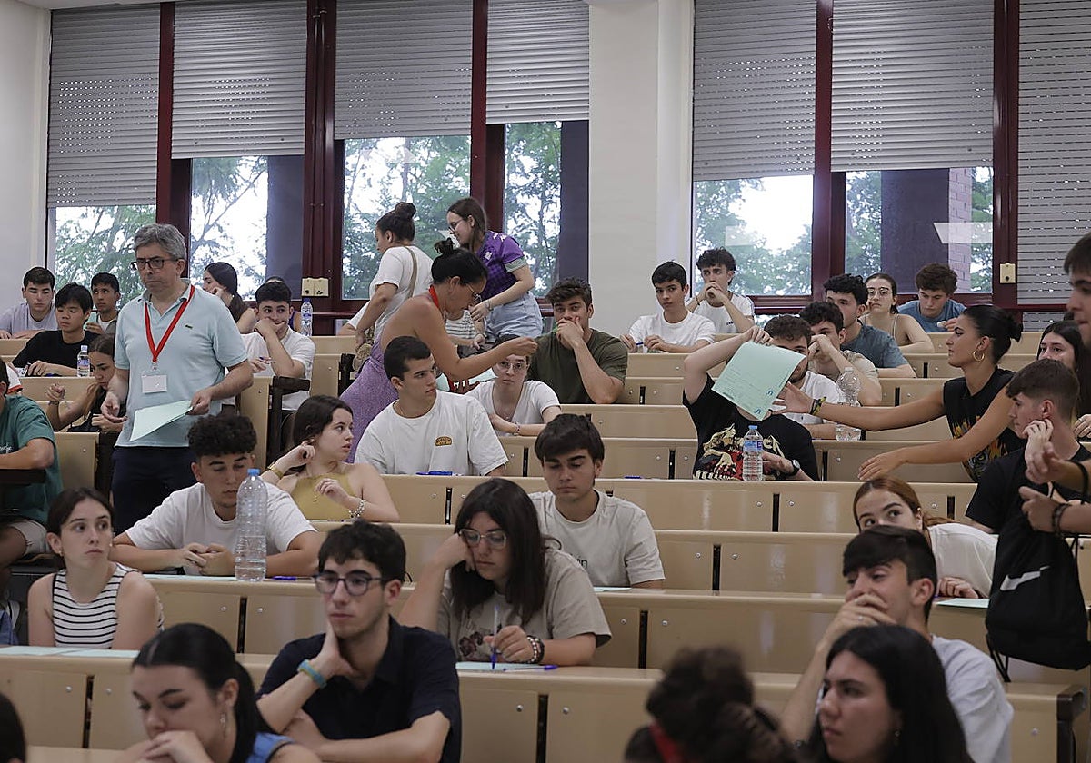 Cuándo es la Selectividad Andalucía 2024: fechas de los exámenes de la PEvAU