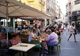 El Ayuntamiento de Alicante anuncia medidas por el ruido en Castaños y estudia recurrir la sentencia que obliga a crear una ZAS