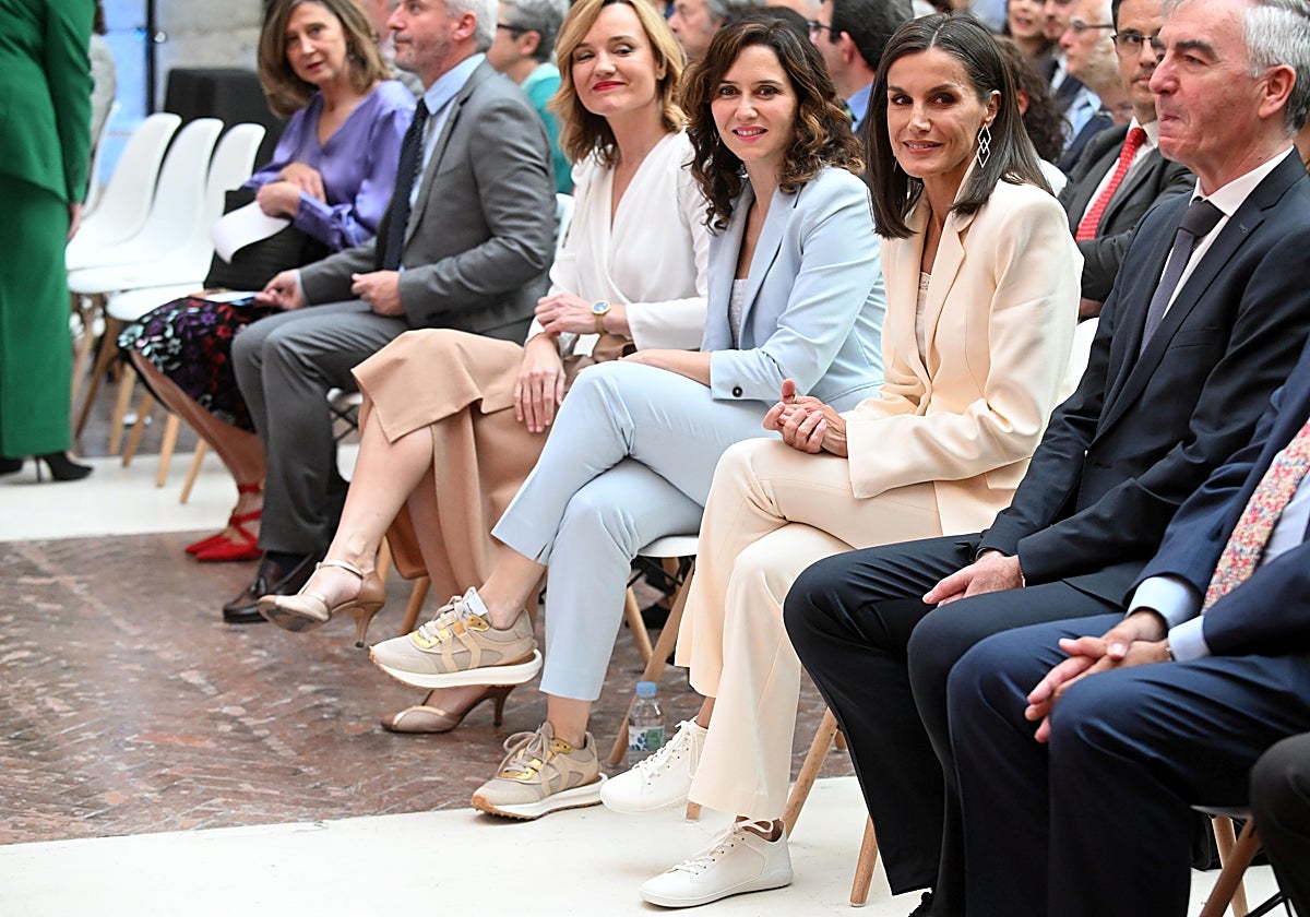 Isabel Díaz Ayuso y la Reina Letizia, esta tarde, en deportivas