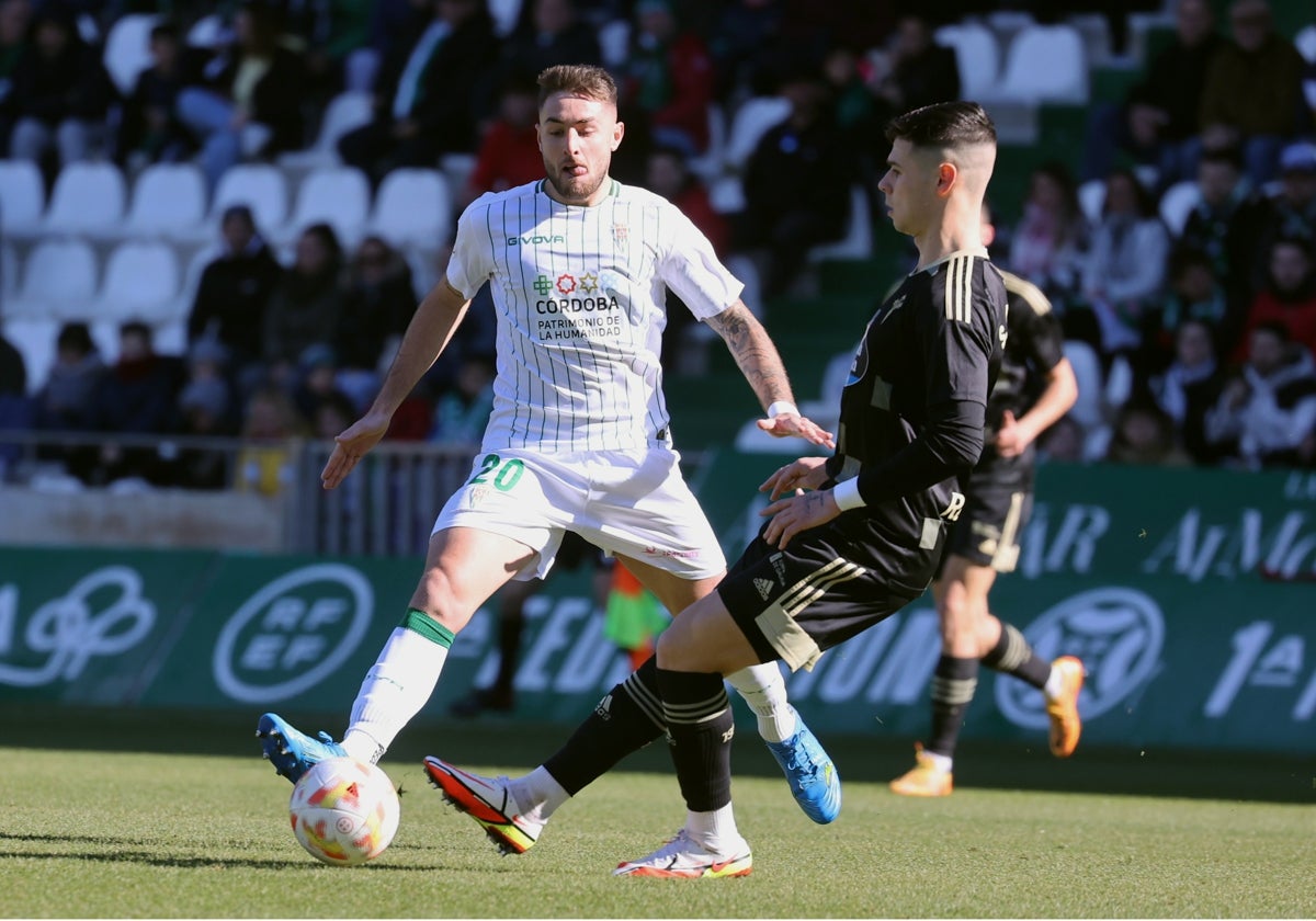 El delantero del Córdoba CF Antonio Casas en el partido con el Celta B del pasado curso