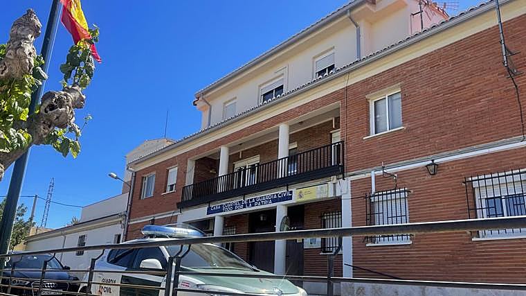 Imagen del cuartel de la Guardía Civil de Lliria donde ha sido detenido un hombre de 69 años como presunto autor de delitos de agresión sexual
