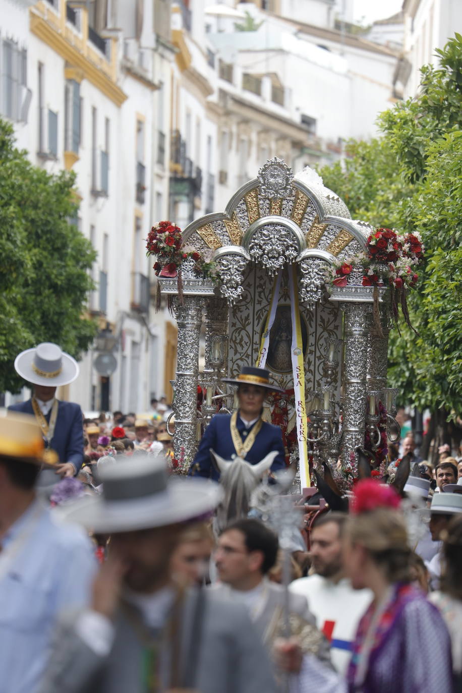 Fotos: La emocionante salida de la hermandad del Rocío de Córdoba
