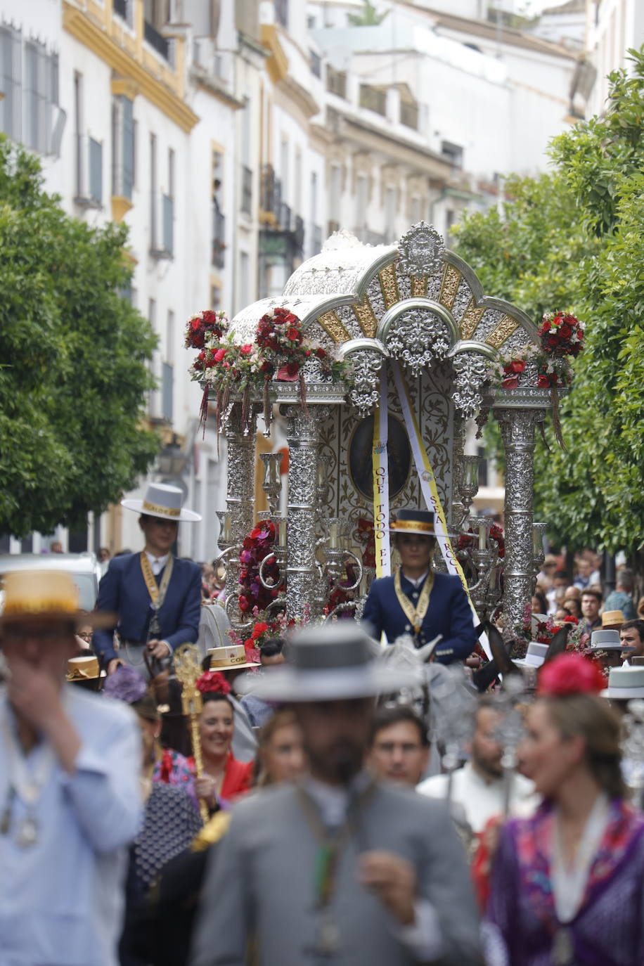 Fotos: La emocionante salida de la hermandad del Rocío de Córdoba