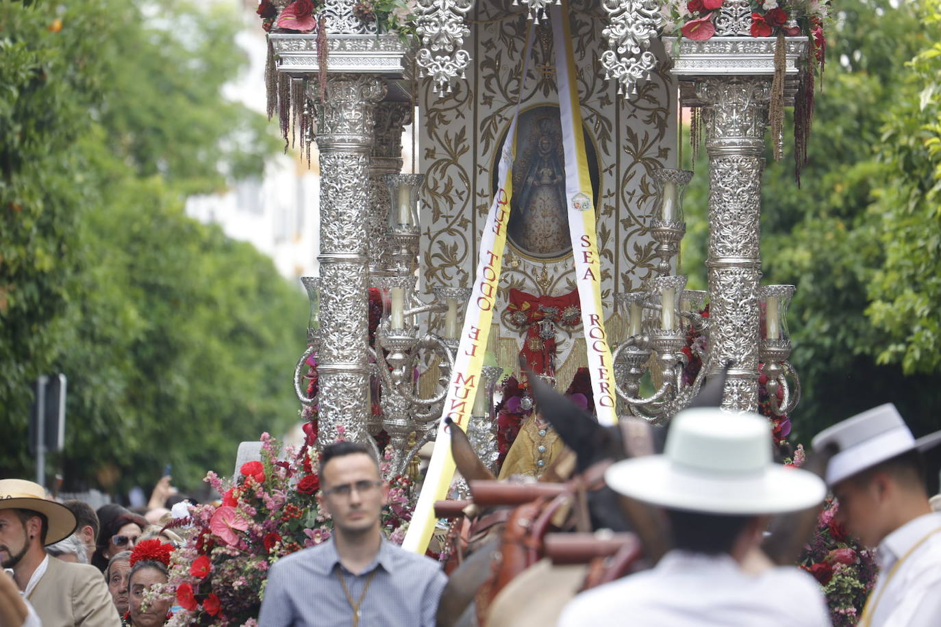 Fotos: La emocionante salida de la hermandad del Rocío de Córdoba
