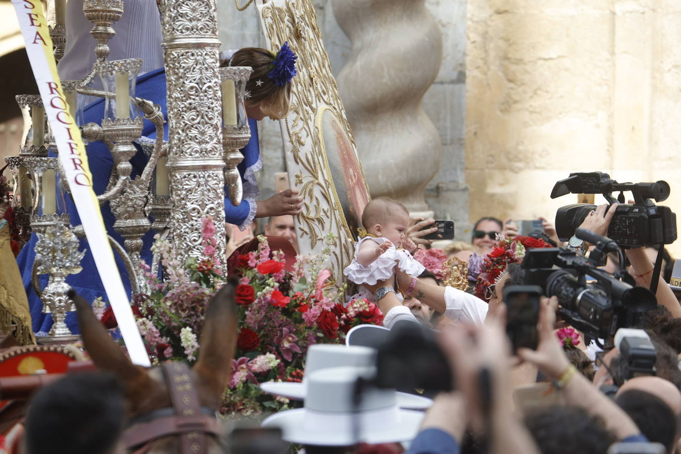 Fotos: La emocionante salida de la hermandad del Rocío de Córdoba