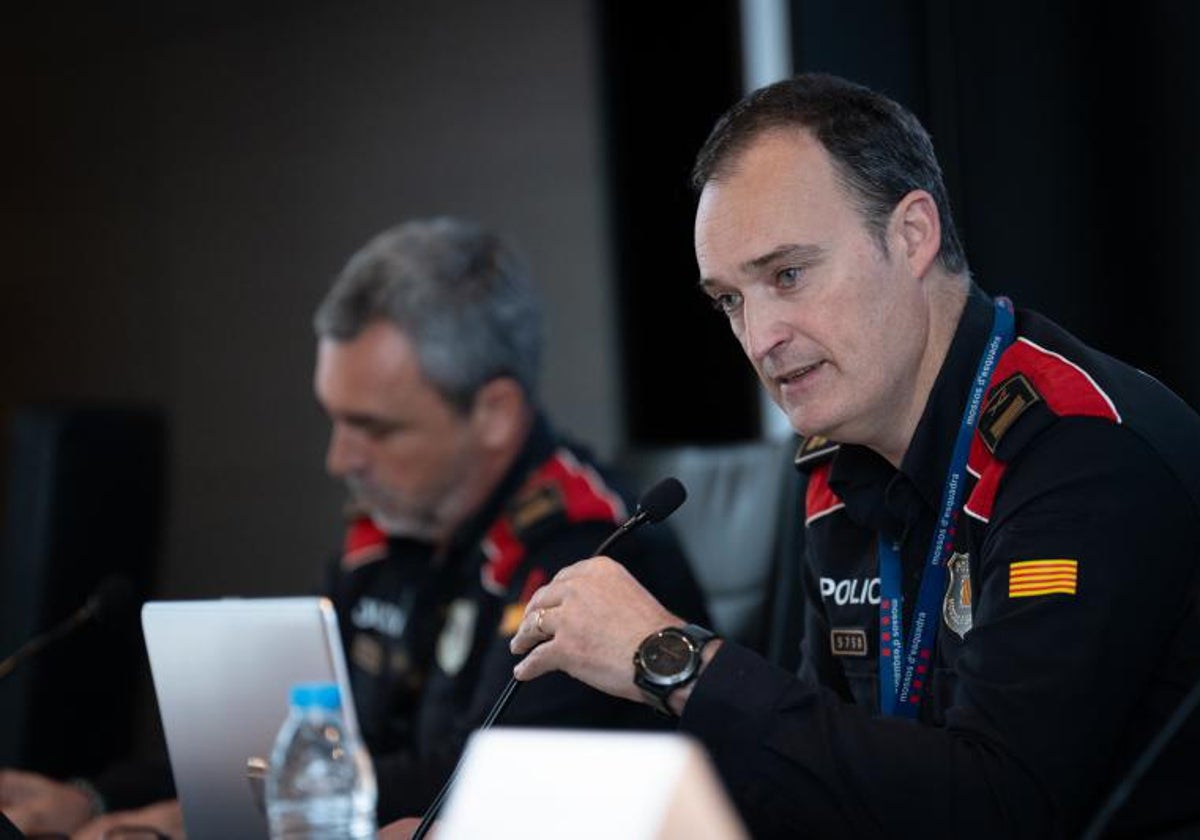 El comisario Eduard Sallent, durante la presentación de los nuevos equipos de balística, el pasado marzo, en Egara