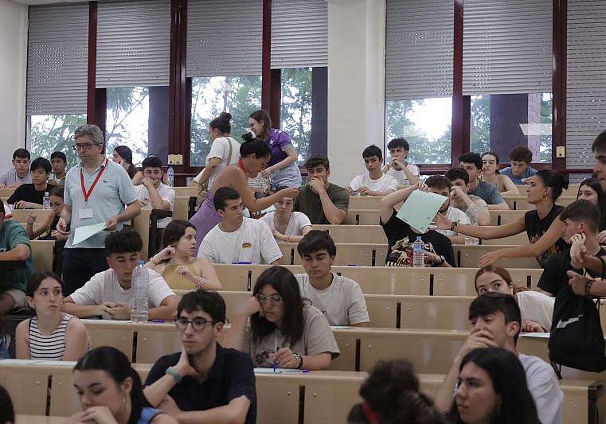 Exámenes de Selectividad en Sevilla en 2023