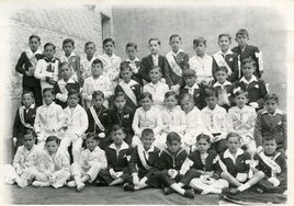 El Archivo Municipal busca colaboración para identificar a los alumnos maristas de Primera Comunión de 1933