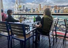 Benidorm inventa la «turismofilia» contra la «turismofobia» de Yolanda Díaz y del anterior Gobierno valenciano con su tasa turística