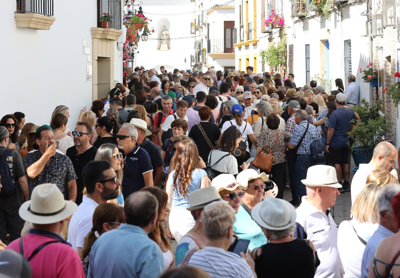 Las imponentes colas del último sábado de los Patios de Córdoba, en imágnes