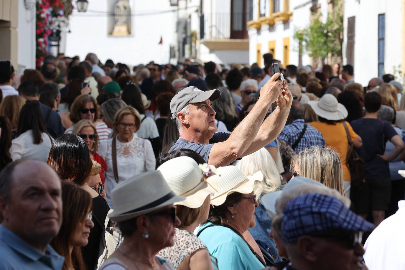 Las imponentes colas del último sábado de los Patios de Córdoba, en imágnes