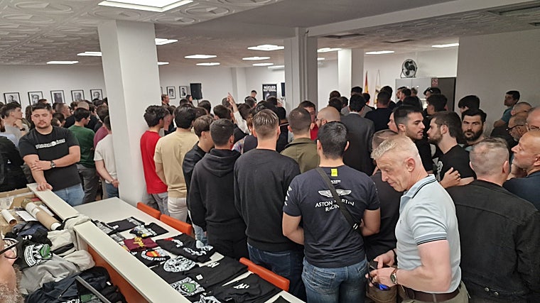 Decenas de asistentes acudieron al acto de presentación de Núcleo Nacional en el espacio Ardemans el 14 de abril