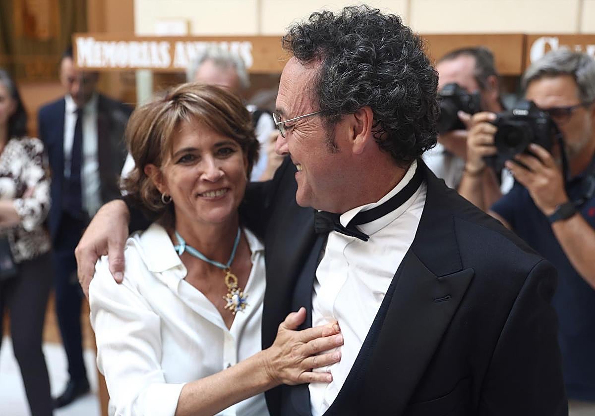 El fiscal general del Estado, Álvaro García Ortiz, junto a su antecesora Dolores Delgado