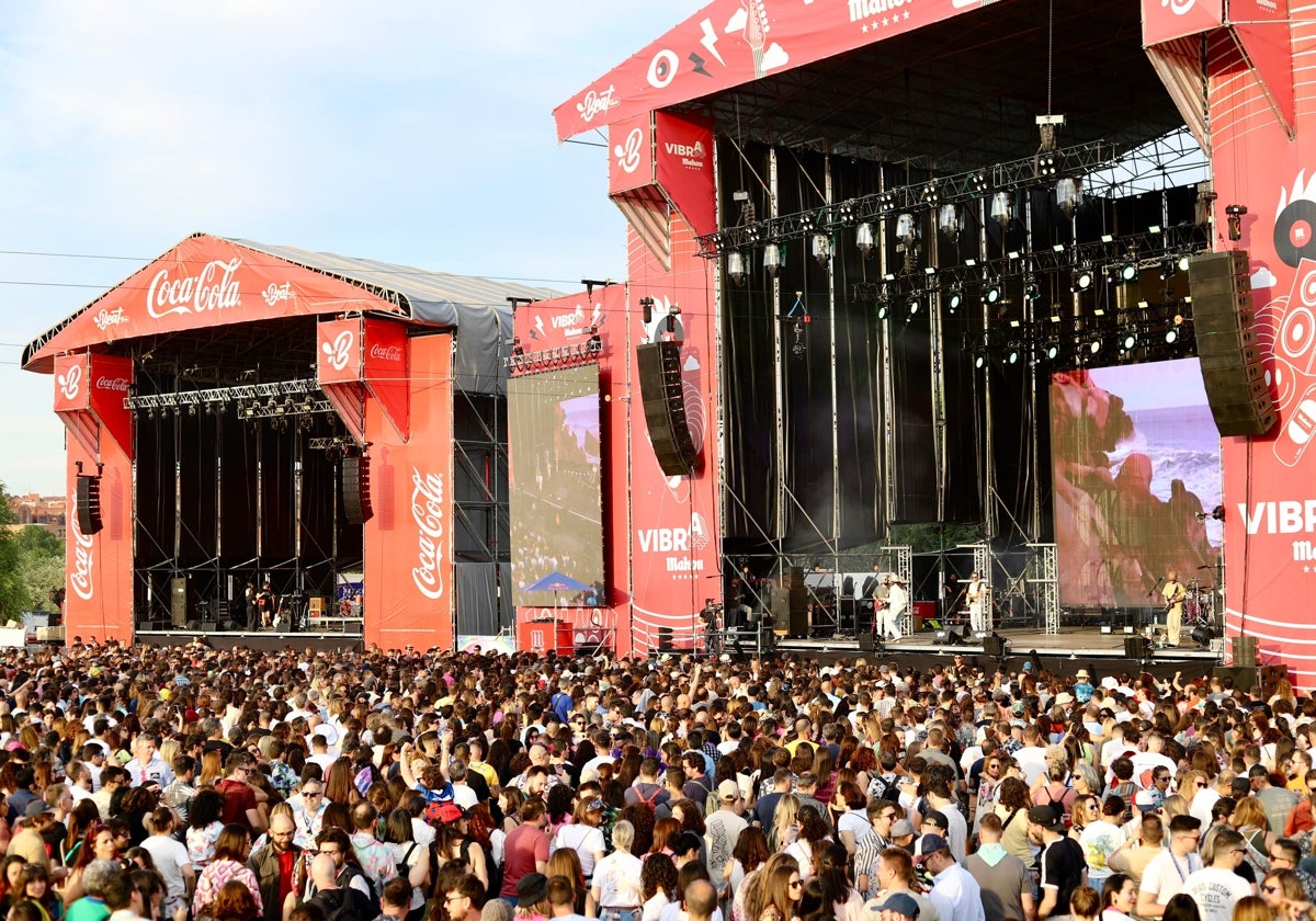 Los dos escenarios del festival en el recinto ferial de La Peraleda