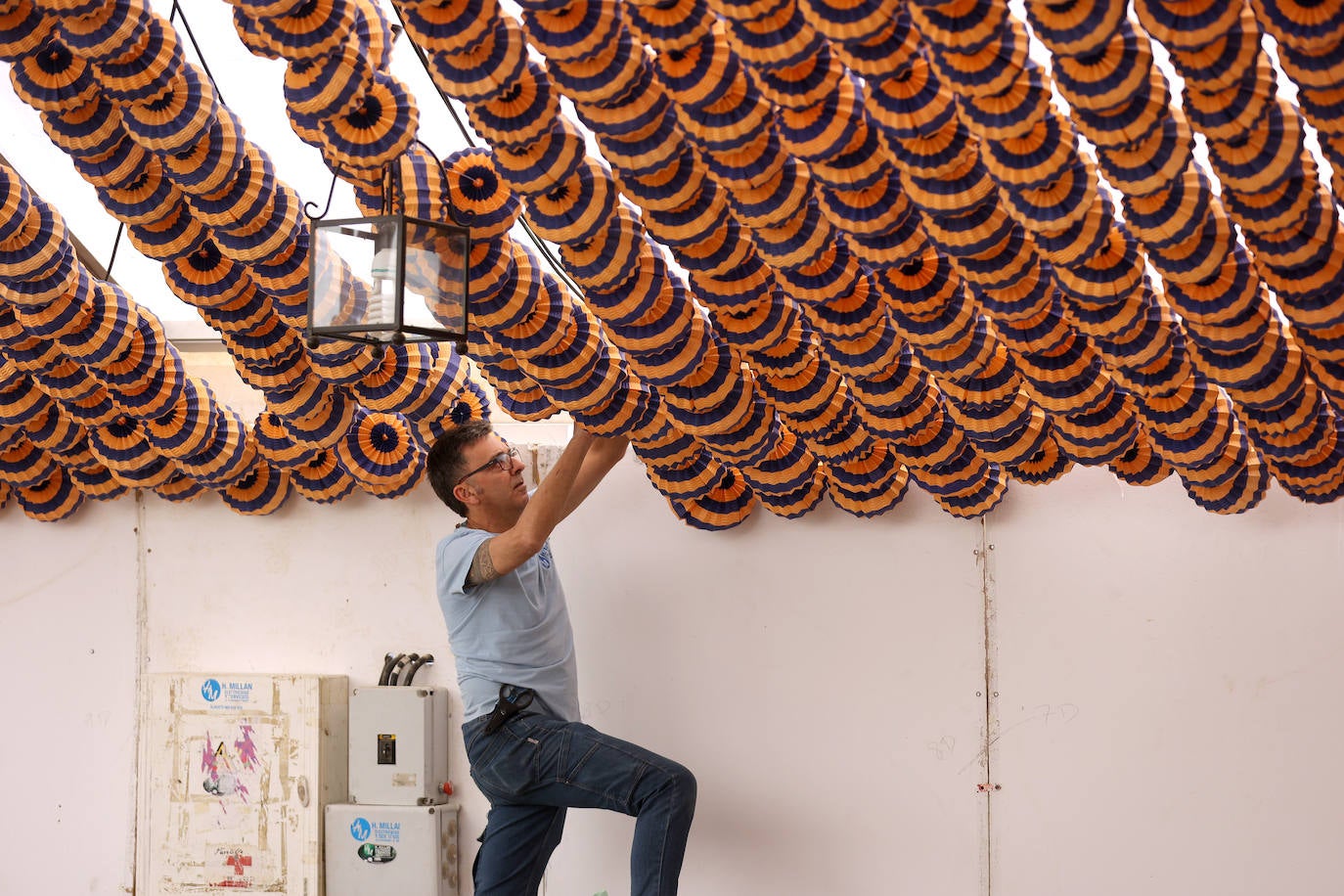 El montaje de las casetas y atracciones de la Feria de Córdoba, en imágenes